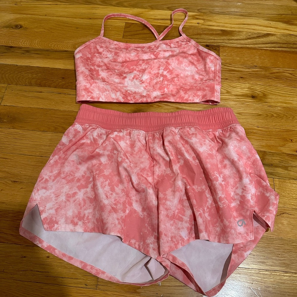 Very cute Gap Active workout set great for HIIT or runners!
